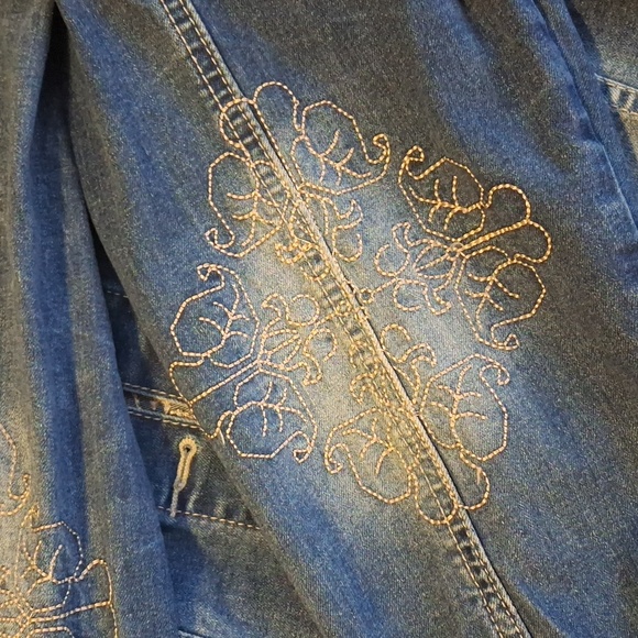 Denim Jacket with Embroidery - Picture 4 of 10